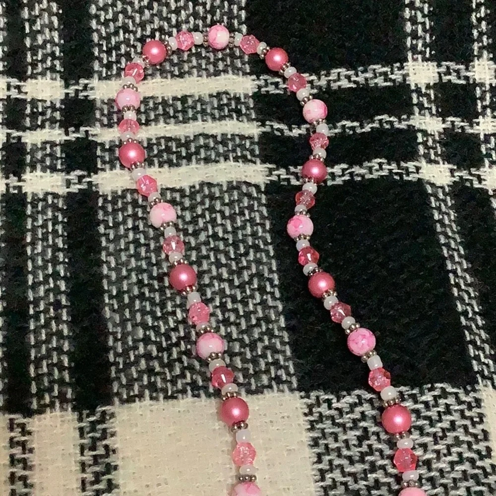 Pink beaded handmade ID lanyard - Picture 4 of 5